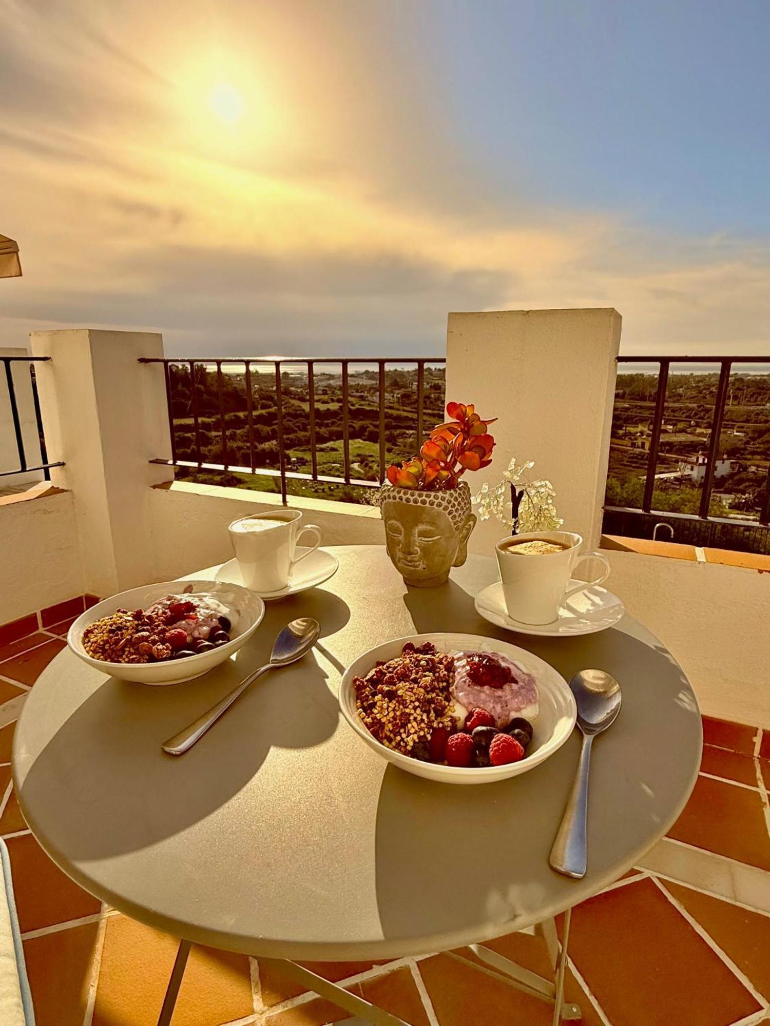 Calm Escape Hotel San Pedro de Alcantara Bagian luar foto